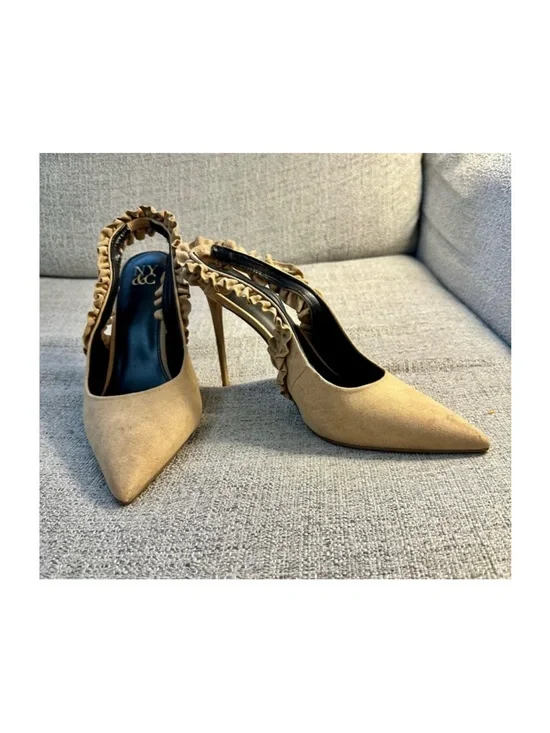 New York and Company Ruffle Stilettos - Picture 5 of 9